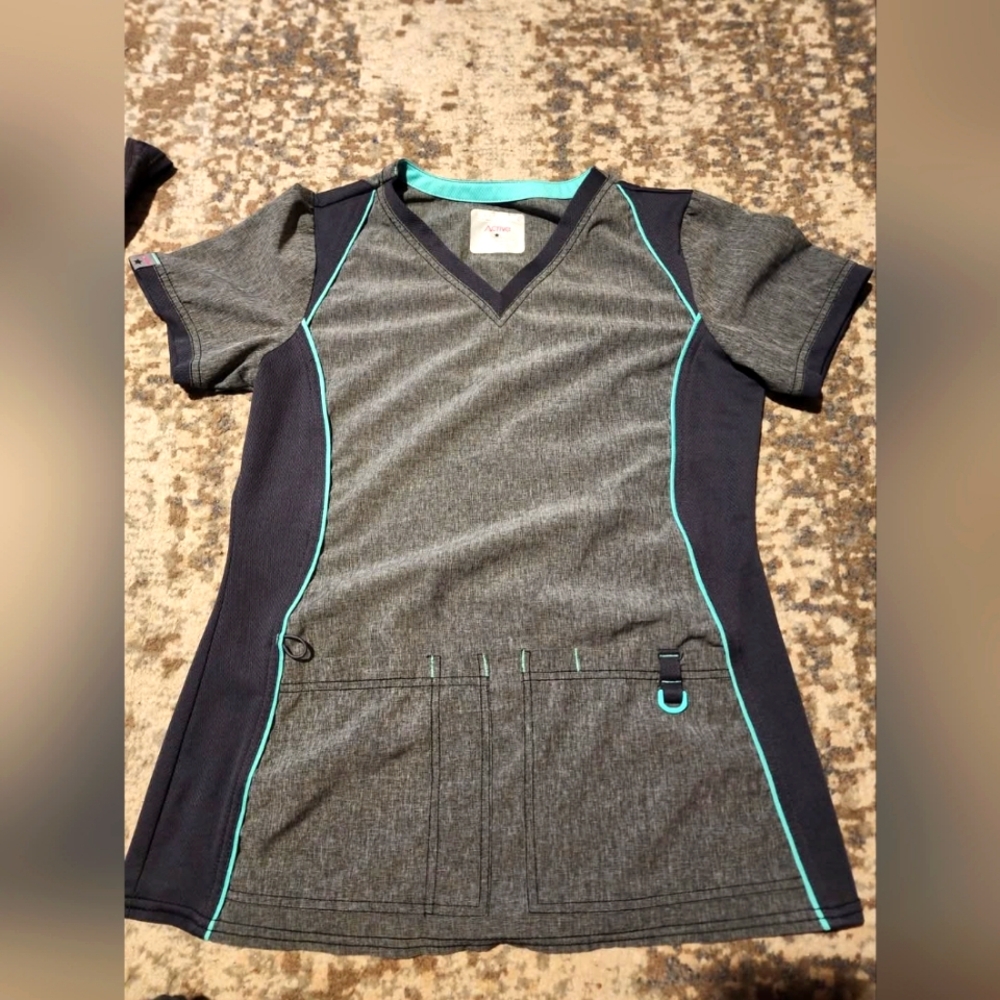 Dri- fit scrub top - size XS